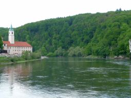 Blick zurück: das Benediktinerkloster Weltenburg